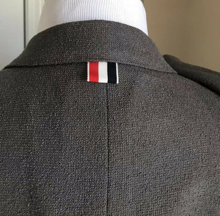 Neu mit Etikett: 1980 $ Thom Browne Herren-Streifen-Klassiker-Sportmantel-Blazer DK Grau 3/M Italien