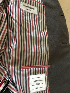 Neu mit Etikett: 1980 $ Thom Browne Herren-Streifen-Klassiker-Sportmantel-Blazer DK Grau 3/M Italien