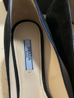 NIB $ 750 PRADA Damen Scallop Wildleder Pumps Schuhe Schwarz 8 US/38 Eu Italien