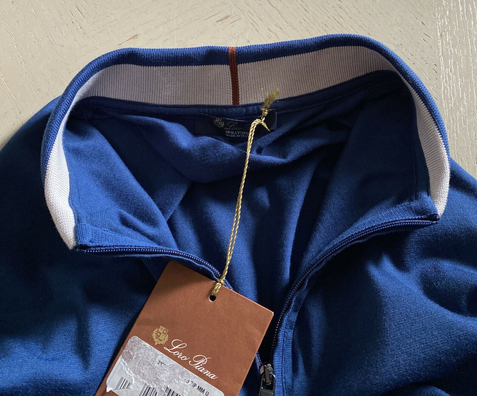 Neu mit Etikett: 735 $ Loro Piana Baumwoll-/Polyester-Poloshirt mit Ärmeln, Blau, Größe M