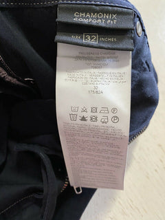 Neu mit Etikett: 840 $ Brioni Herren-Jeanshose, Marineblau, 32 US/48 Eu, Italien