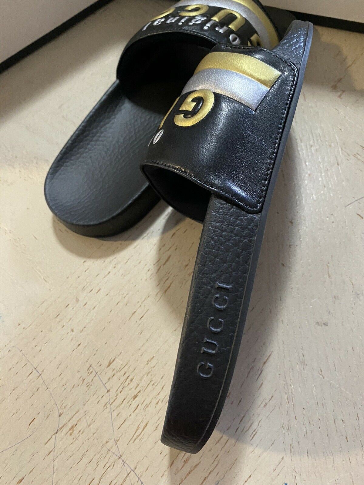 NIB  Gucci Original Women’s Sandal Shoes Black/Gold/Silver 8 US ( 38 Eu ) Italy