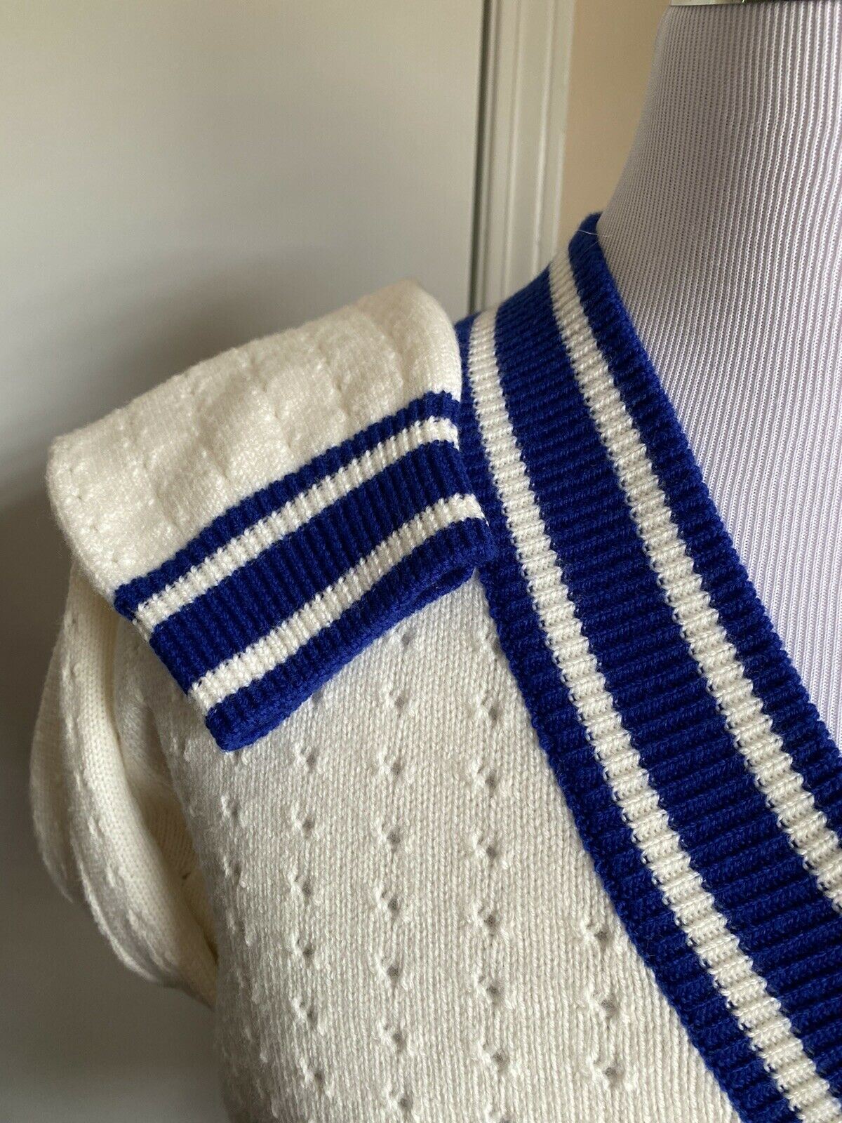 Neu mit Etikett: 1320 $ Gucci Herren-Wollpullover mit V-Ausschnitt Farbe Weiß/Milch/Blau L Italien