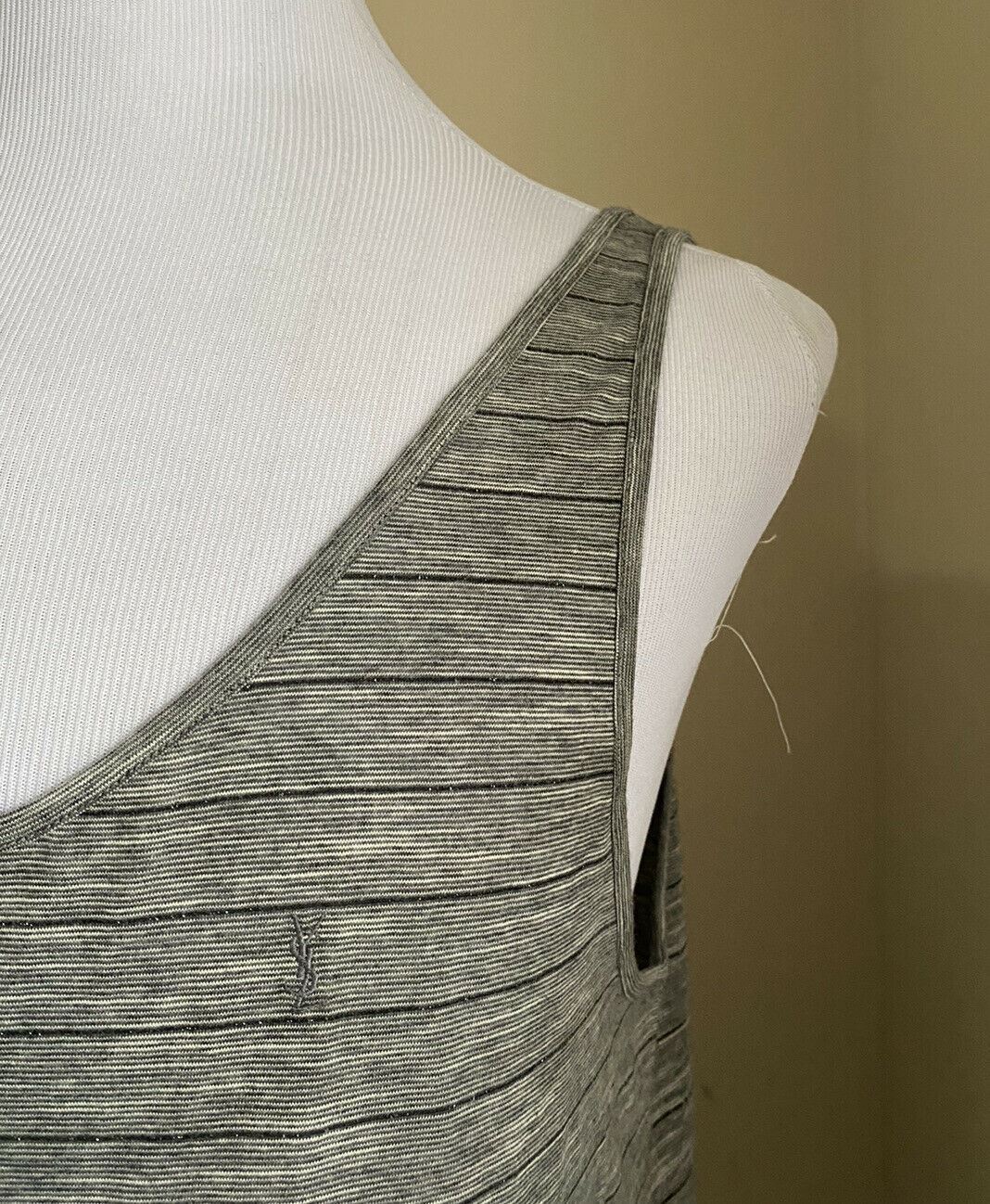 Neu mit Etikett: Saint Laurent YSL bedrucktes ärmelloses Herren-T-Shirt, Grau, Größe XL, Italien