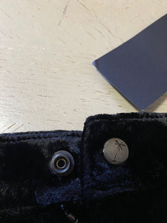 Neu mit Etikett: 890 $ Saint Laurent verkürzte Röhrenjeans Stonewashed Devore Velvet Black 30