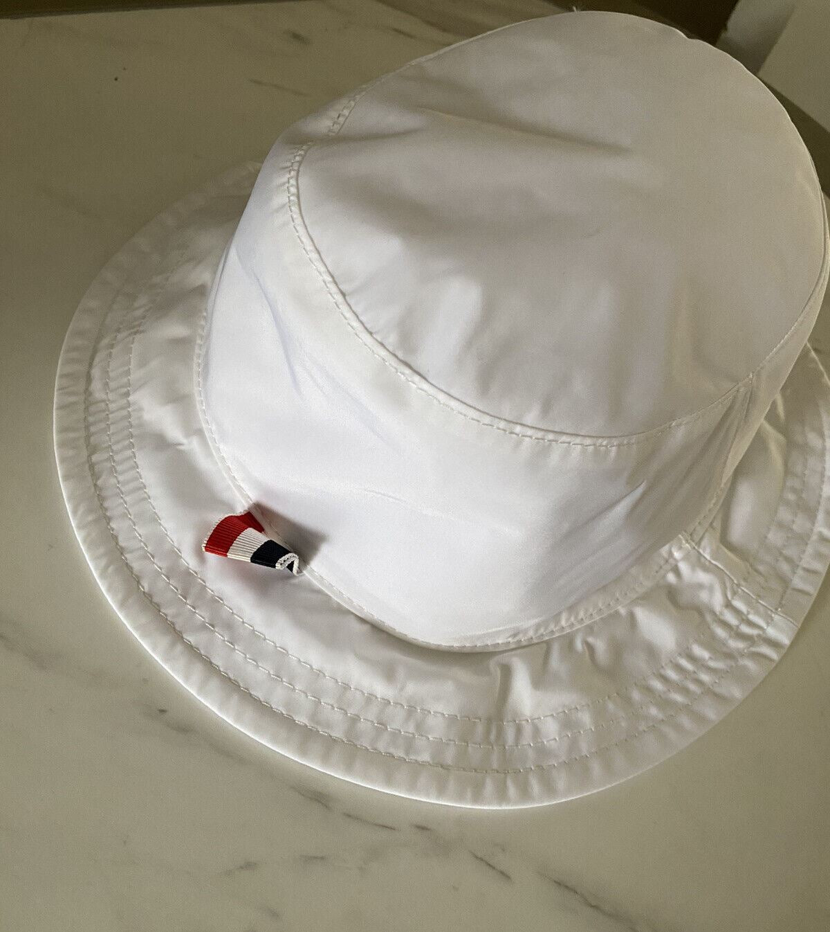 Neu mit Etikett: Thom Browne Classic Nylon Fischerhut, Weiß, Größe M, Italien