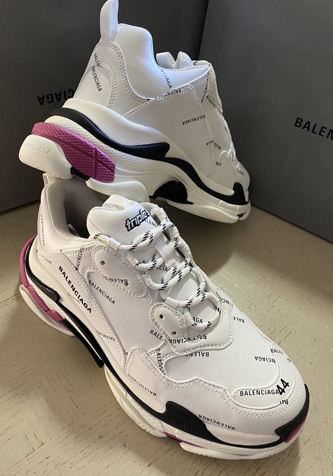 New $1090 Balenciaga Men's Triple S Logo Chunky  Sneakers White 11 US/44 Eu