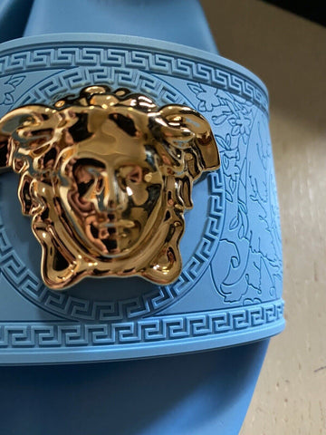 NIB 450 $ Versace Damen Medusa Rubber Pool Slides Sandale Himmelblau 9,5 US/39,5 Eu