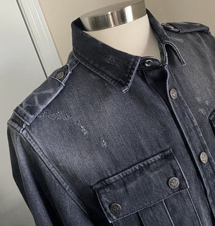 Neu mit Etikett: 1.395 $ Balmain Herren-Denim-Sportjeanshemd mit rohem Saum, Schwarz, 40/15,5 (M)