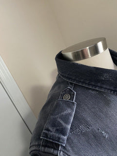 Neu mit Etikett: 1.395 $ Balmain Herren-Denim-Sportjeanshemd mit rohem Saum, Schwarz, 40/15,5 (M)