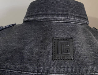Neu mit Etikett: 1.395 $ Balmain Herren-Denim-Sportjeanshemd mit rohem Saum, Schwarz, 40/15,5 (M)