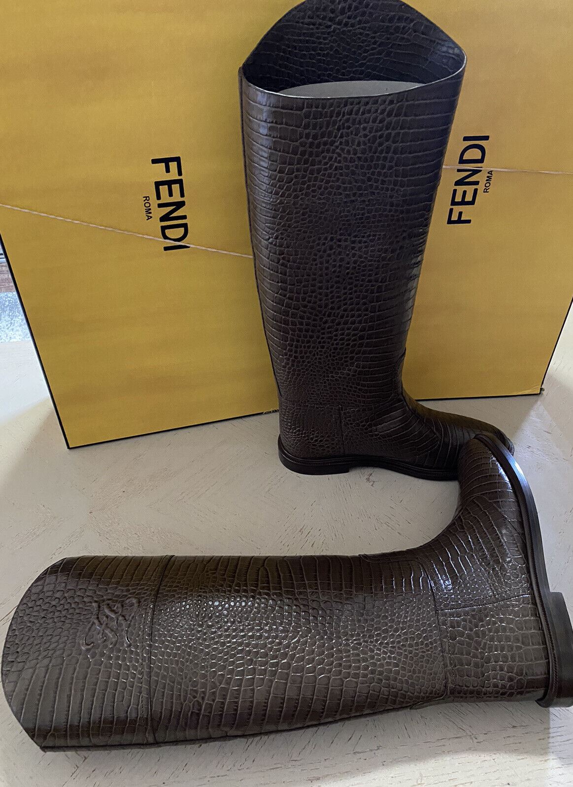 NIB $1590 Fendi Женские кожаные ботинки с тиснением под крокодила Обувь Цвет Maya 10/40 EU