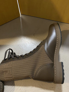 NIB 1100 $ Fendi Damen-Strickstiefel aus Comdat-Leder mit Logo DK Brown 11/41 Eu