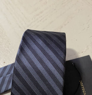 Neue Bottega Veneta Skinny Seidenkrawatte Petroleum Schwarz-Anthrazit, hergestellt in Italien