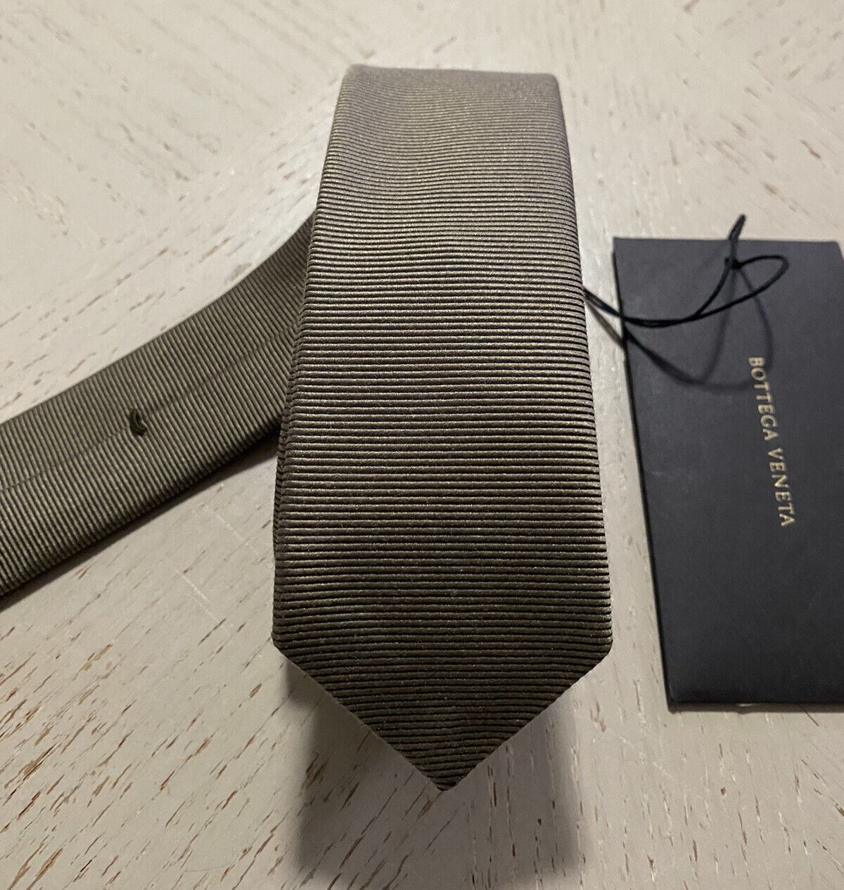 Новый узкий шелковый галстук Bottega Veneta Petroleum Camel производства Италии