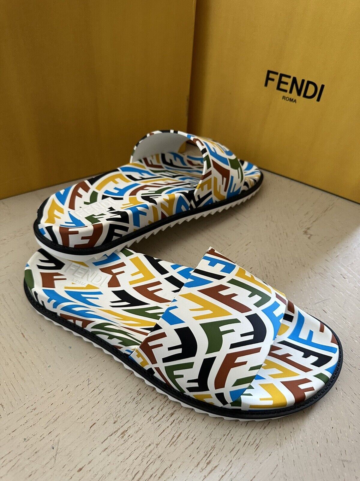 NIB $610 Fendi Men FF Vertigo Slides Shoes Multicolor 11 US/44 Eu Italy