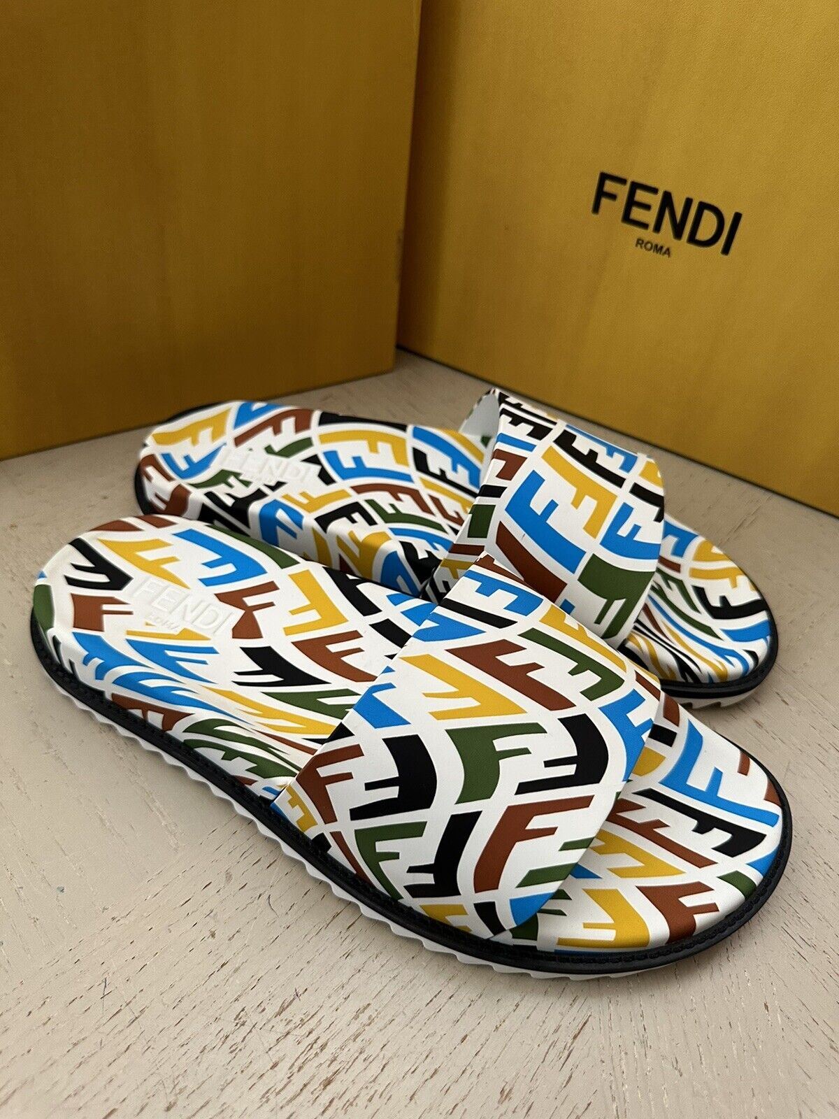 NIB 610 $ Fendi FF Vertigo Slides Schuhe Mehrfarbig 11 US/44 Eu Italien