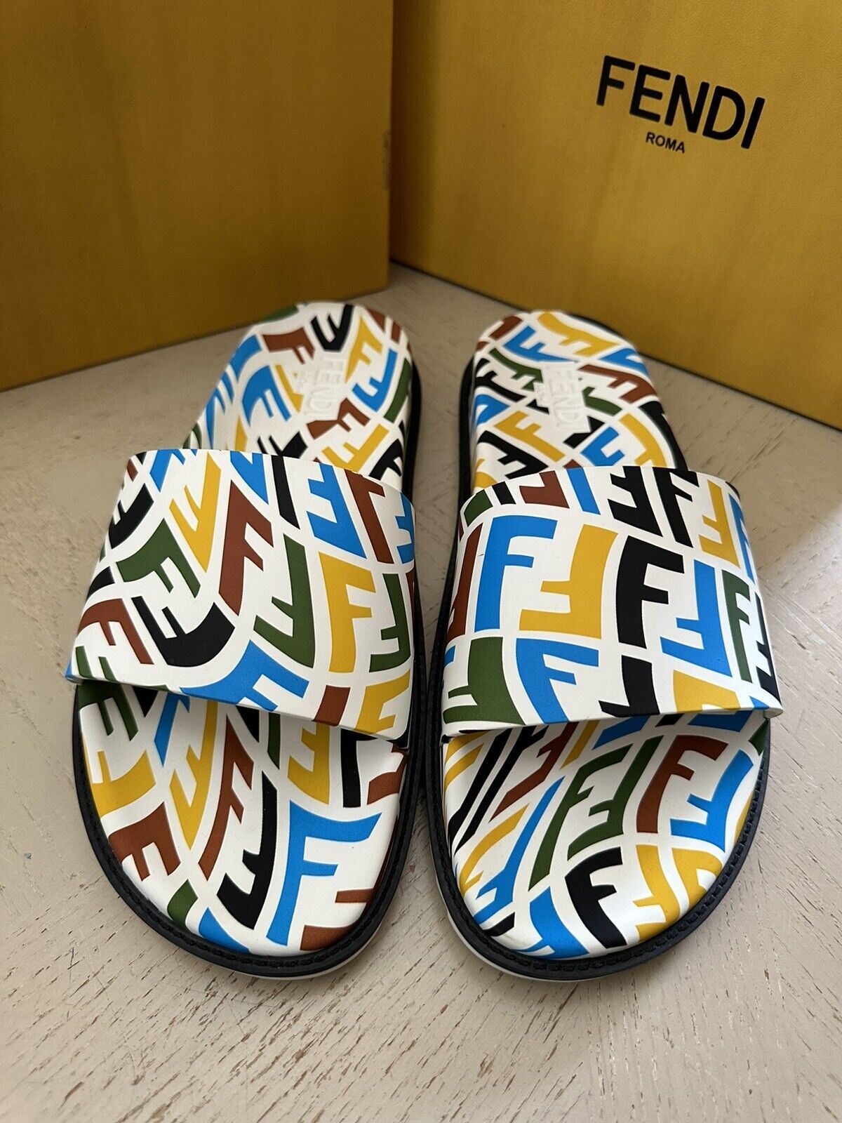 NIB 610 $ Fendi FF Vertigo Slides Schuhe Mehrfarbig 11 US/44 Eu Italien