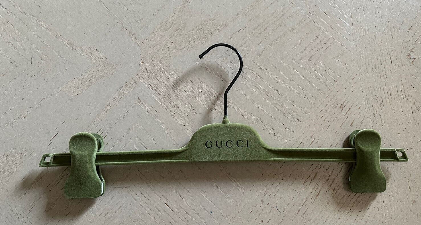 Neuer rutschfester grüner Hosenbügel von Gucci 