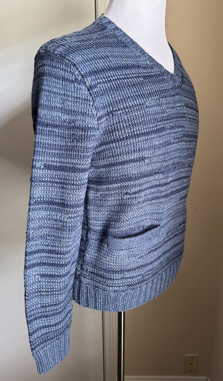 Neu mit Etikett: 1295 $ Ralph Lauren Purple Label Handgestrickter Herrenpullover mit V-Ausschnitt Blau M