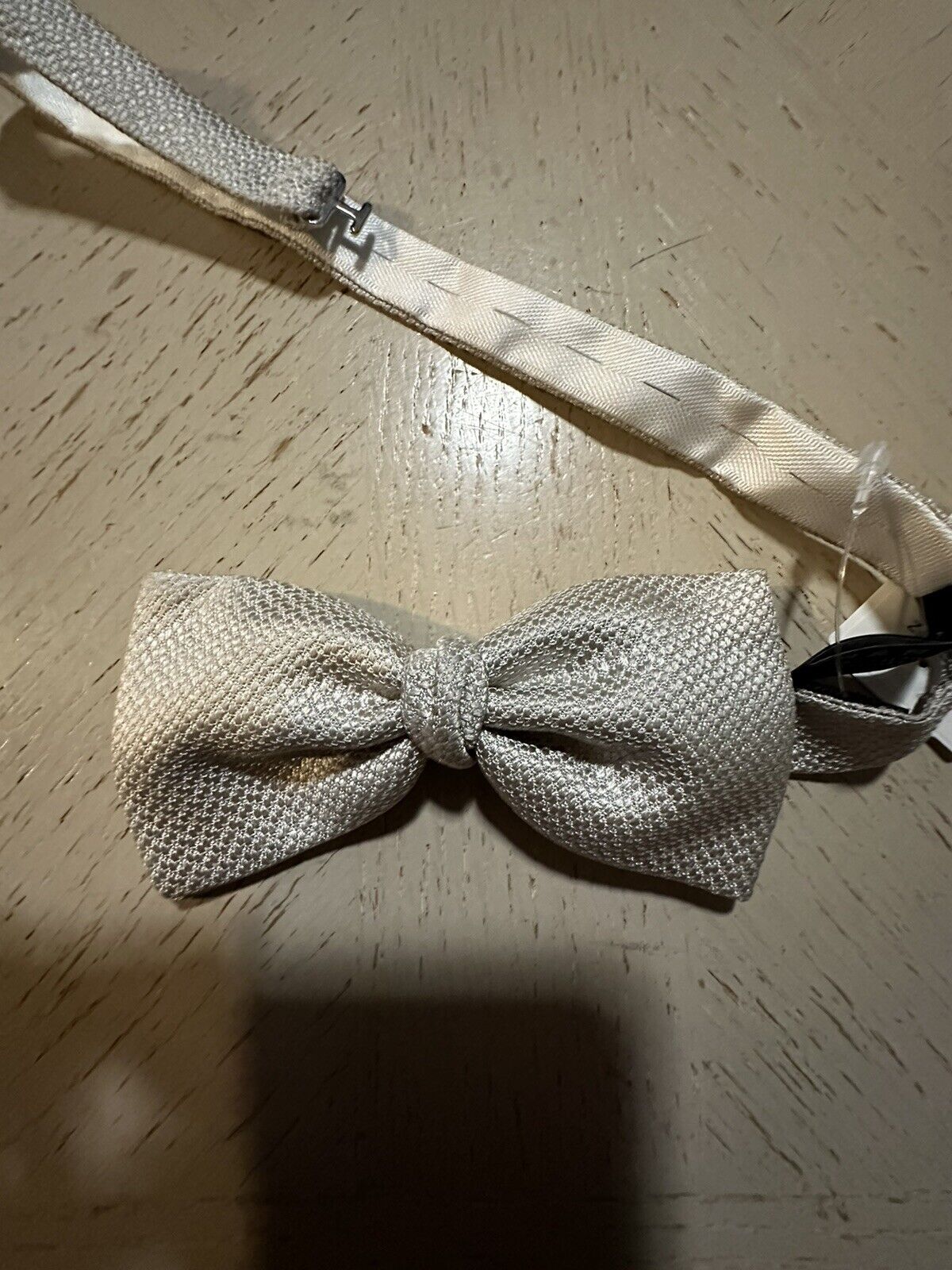 Новый крем для шелкового галстука-бабочки Ermenegildo Zegna, сделанный в Италии