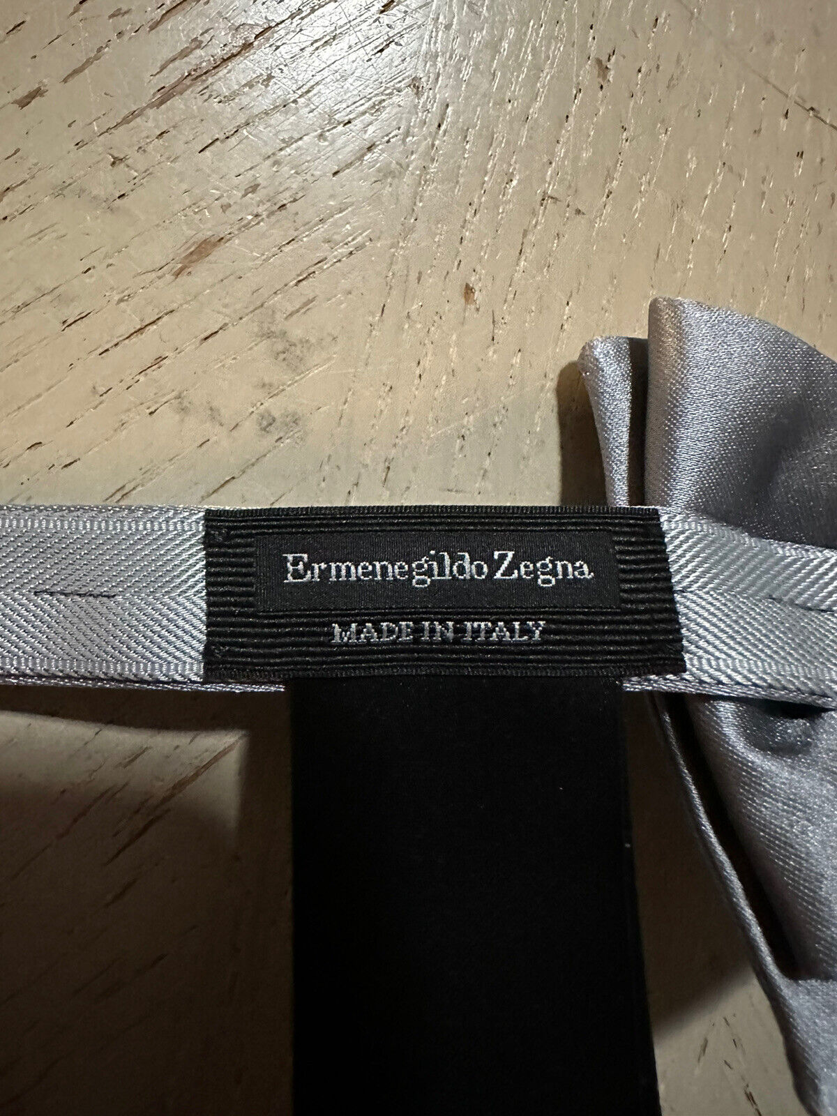 Neue Ermenegildo Zegna Seidenfliege Grau SLD Hergestellt in Italien