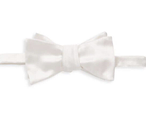 Новый шелковый галстук-бабочка Kiton цвета слоновой кости за 310 долларов в Италии.