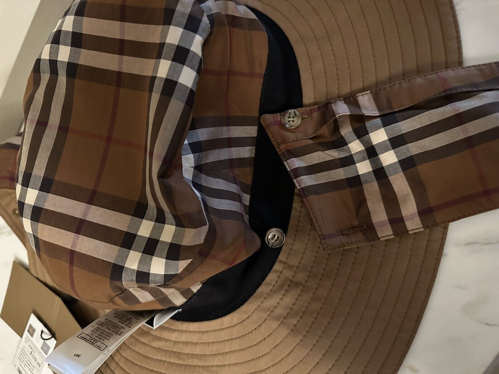 Neu mit Etikett: 680 $ Burberry Bucket Hat mit Ohrenschutz DUSTY CARAMEL Größe XL Italien