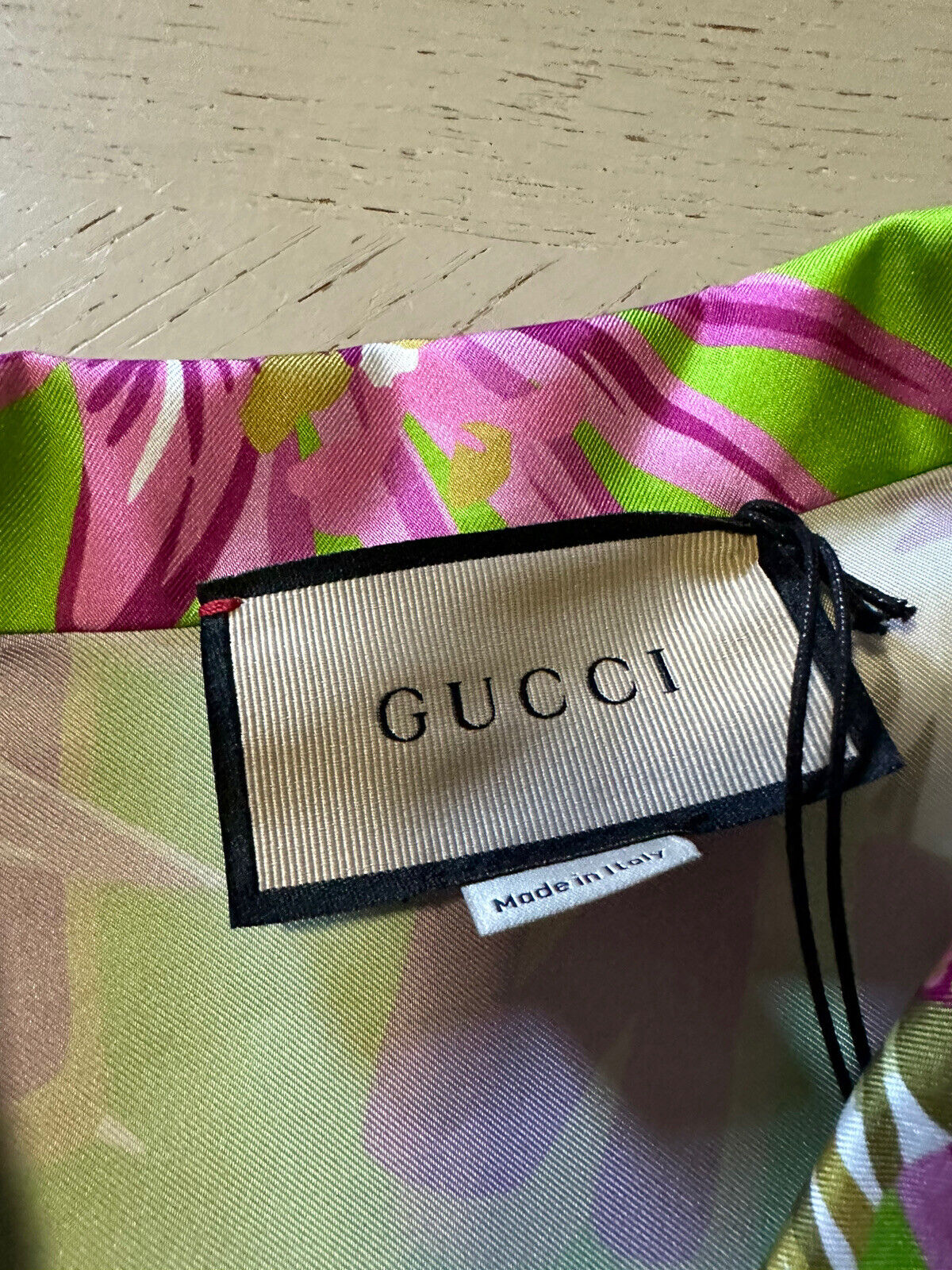 Новая женская шелковая рубашка Gucci Monogram Gucci за 1480 долларов, зеленая/разноцветная 12 US/46 Ita