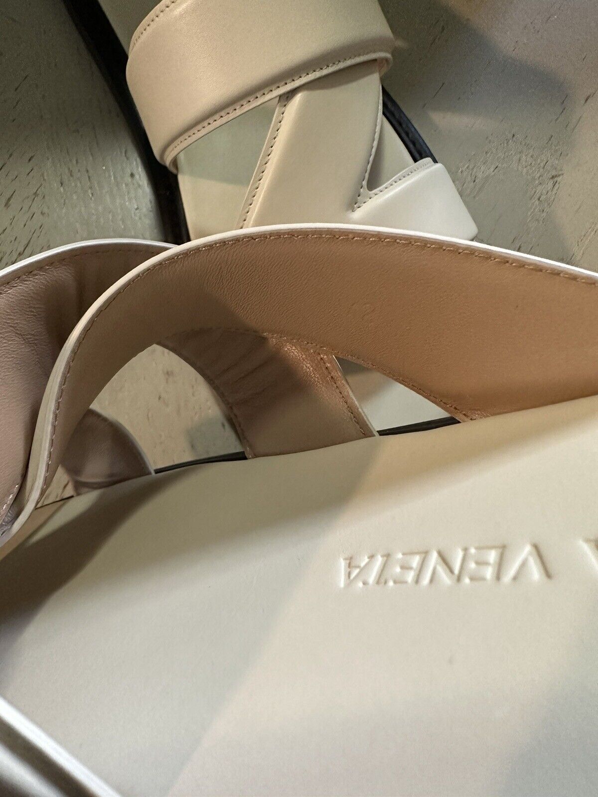 NIB $760 Bottega Veneta Men Vienna Calf Leather Sandal Ivory 11 US/44 Eu