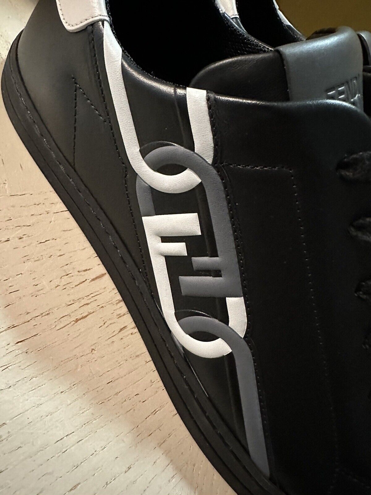 NIB $795 Fendi Men FF Кожаные кроссовки с логотипом Черные 10 США/9 Великобритания