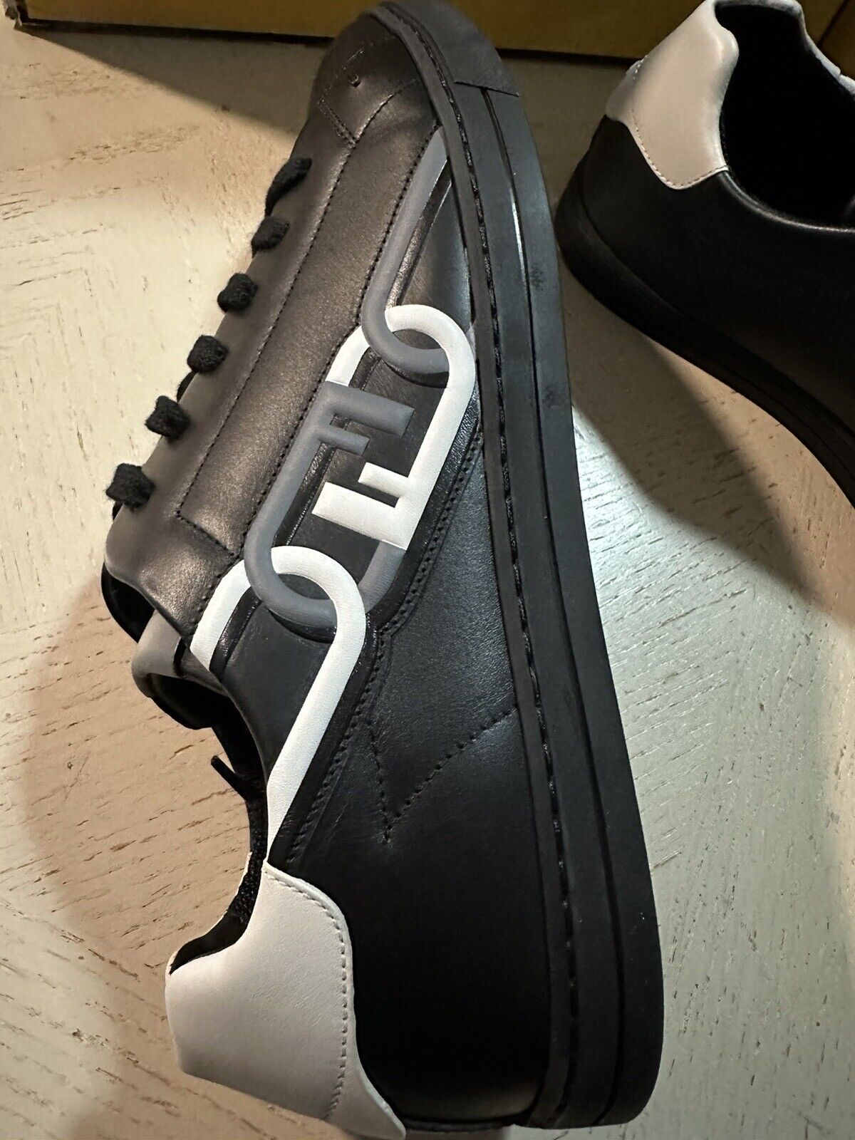 NIB $795 Fendi Men FF Кожаные кроссовки с логотипом Черные 10 США/9 Великобритания