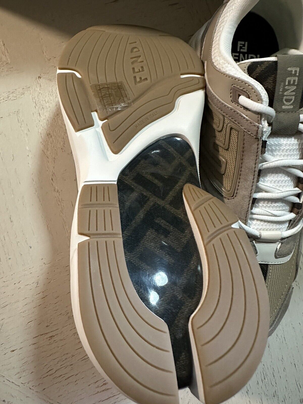 NIB $ 1100 Fendi Herren FF Logo Athletic Sneakers Grau 12 US/11 UK