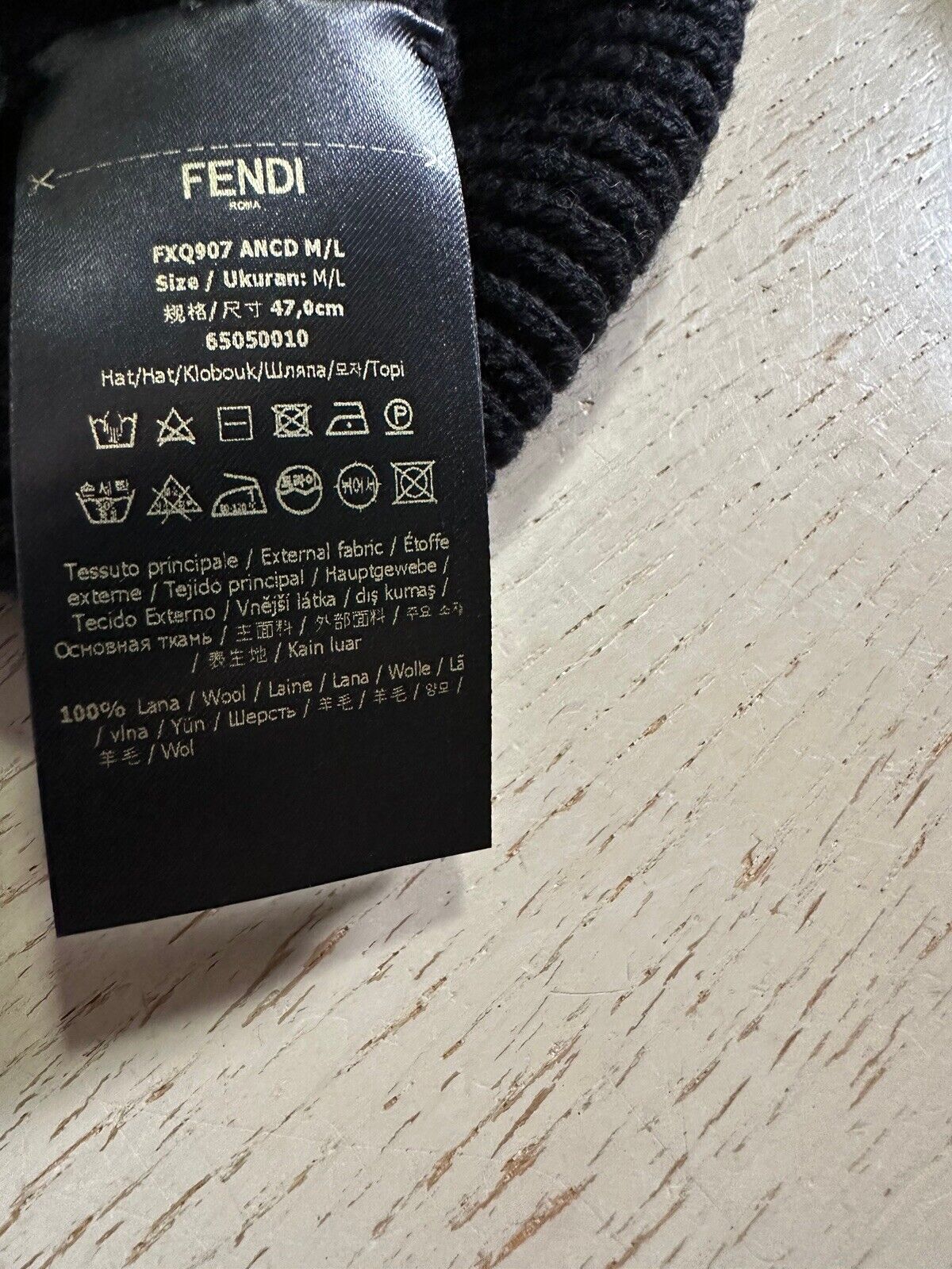 NWT $670 Fendi Beanie/Knitted Hat Black M/L FXQ907