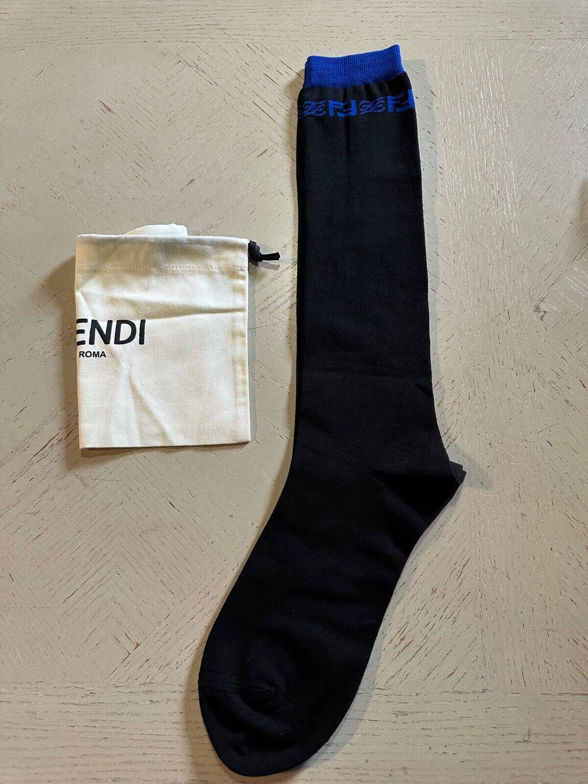 NWT $260 Fendi FF Logo Karligraphy Socks Black Size L  Italy