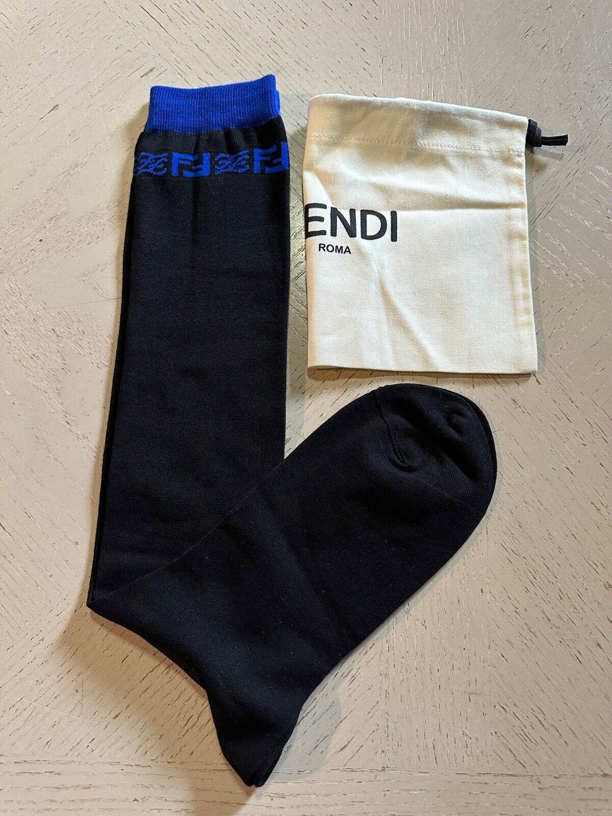 NWT $260 Fendi FF Logo Karligraphy Socks Black Size L  Italy