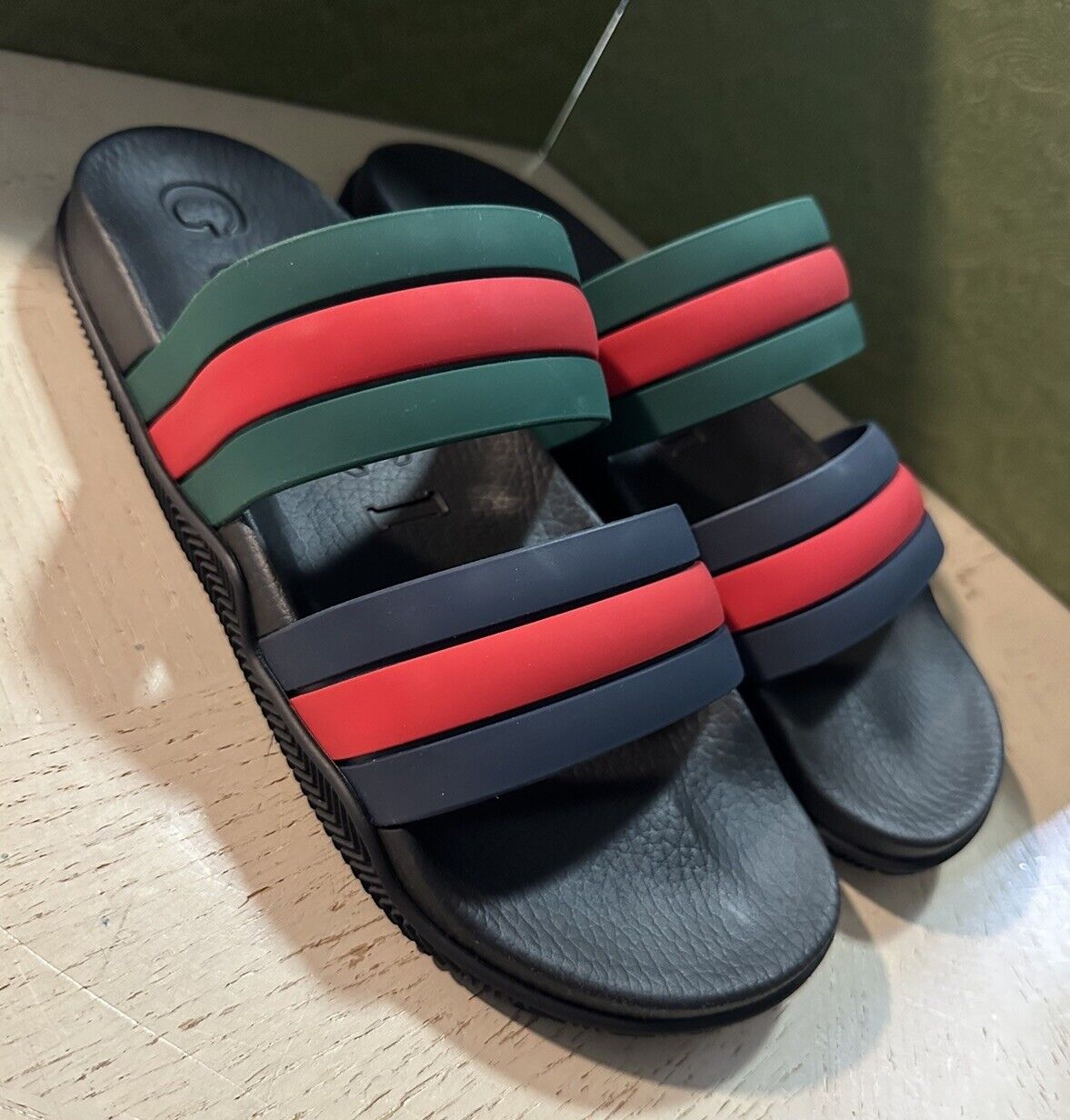 NIB Gucci Mens Rubber Sandal Shoes Blue/Red/Green 10 US/9 UK 692381