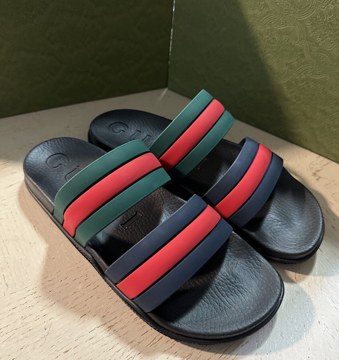 NIB Gucci Mens Rubber Sandal Shoes Blue/Red/Green 10 US/9 UK 692381