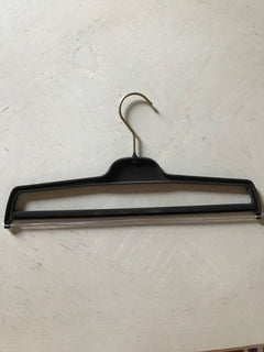 New Gucci Non-slip Brown Pants Hanger - BAYSUPERSTORE