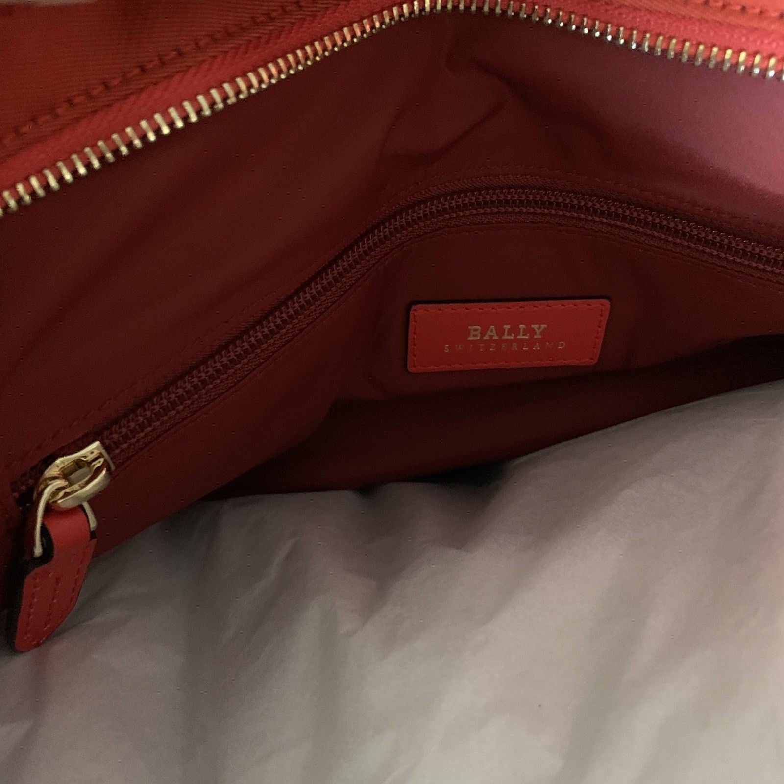 New $542 Bally Calibri Women’s Nylon Leather Handbag Bag Red 6215581 Switza