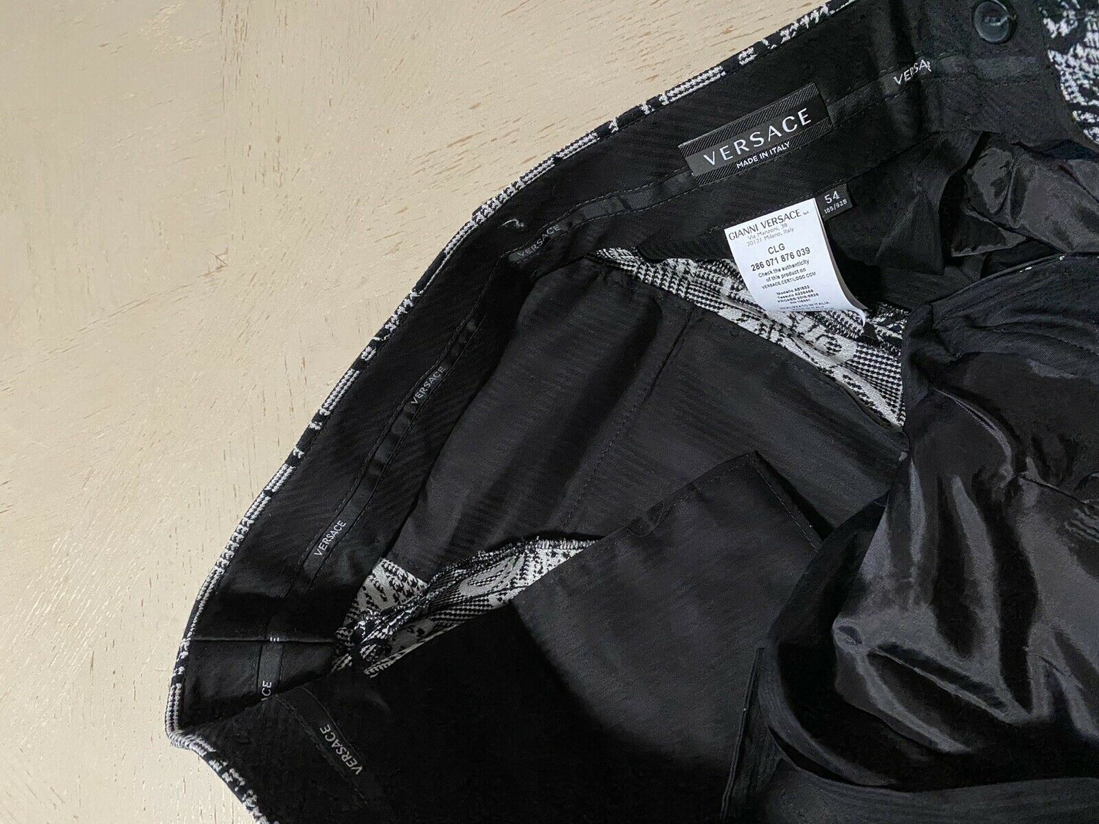 New $3795 Versace Mens Suit Black/White 44R US ( 54R Eu ) Italy