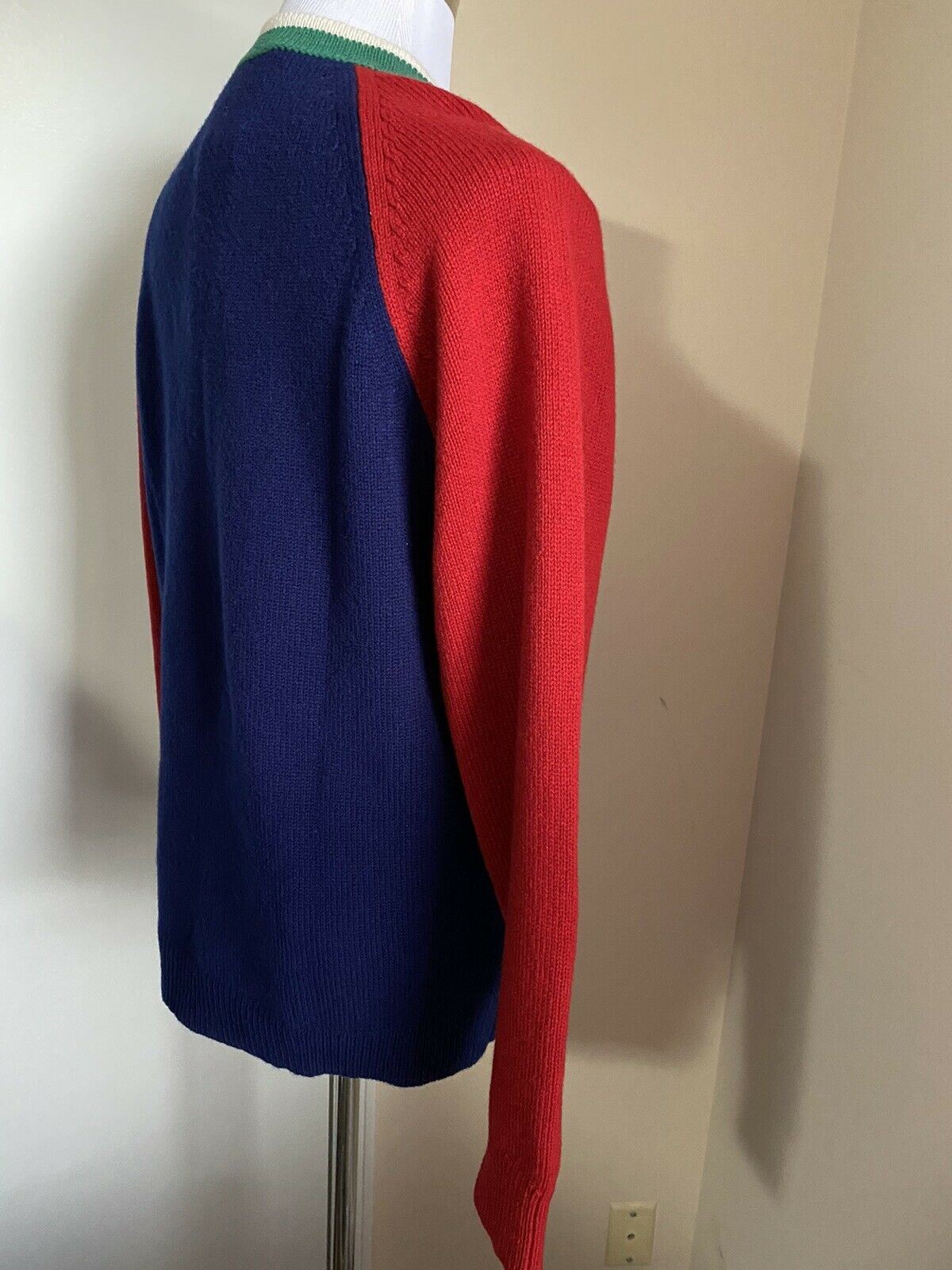 Neu mit Etikett: 1200 $ Gucci Herren-Wollpullover mit V-Ausschnitt Rot/Blau/Grün L Italien