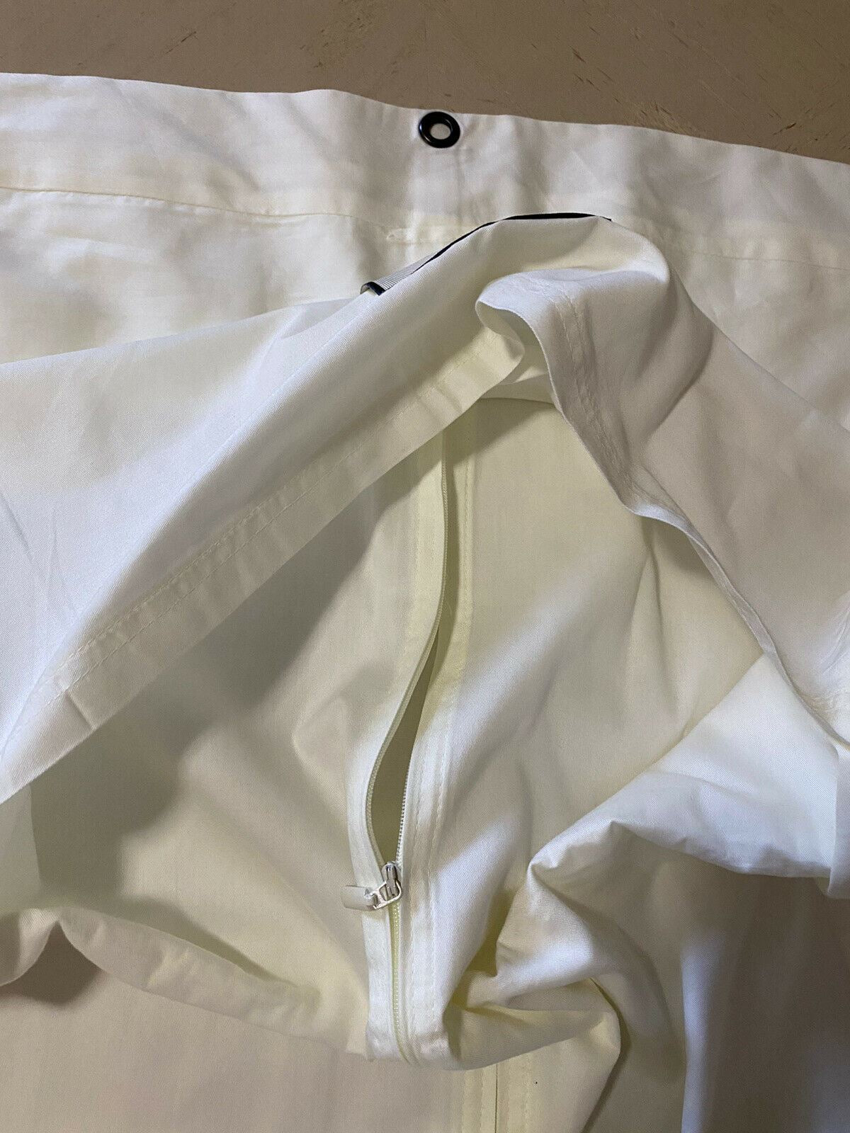 Brandneuer Gucci-Anzug, jede Kleidung, weiße Unisex-Tasche
