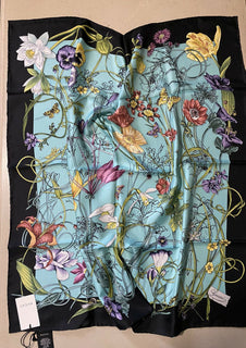 New $495 Gucci Women Flora Stage Silk shawl Scarf Black/Blue Italy