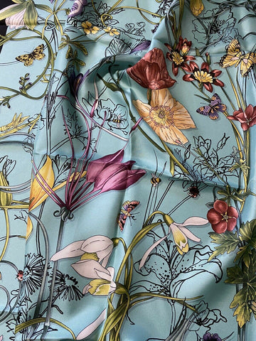 New $495 Gucci Women Flora Stage Silk shawl Scarf Black/Blue Italy