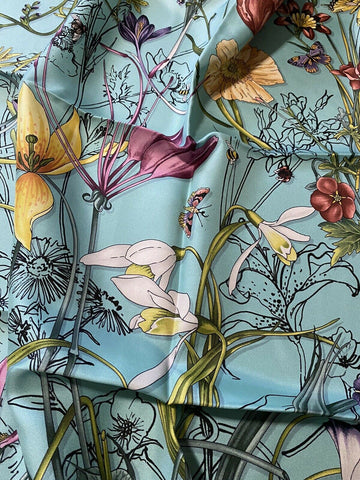 New $495 Gucci Women Flora Stage Silk shawl Scarf Black/Blue Italy