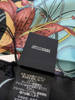 New $495 Gucci Women Flora Stage Silk shawl Scarf Black/Blue Italy