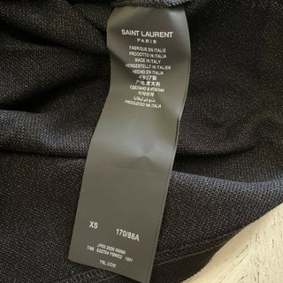 Neu mit Etikett: Saint Laurent YSL bedrucktes Herren-Poloshirt, Schwarz, Größe XS, Italien