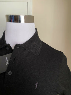 Neu mit Etikett: Saint Laurent YSL bedrucktes Herren-Poloshirt, Schwarz, Größe XS, Italien