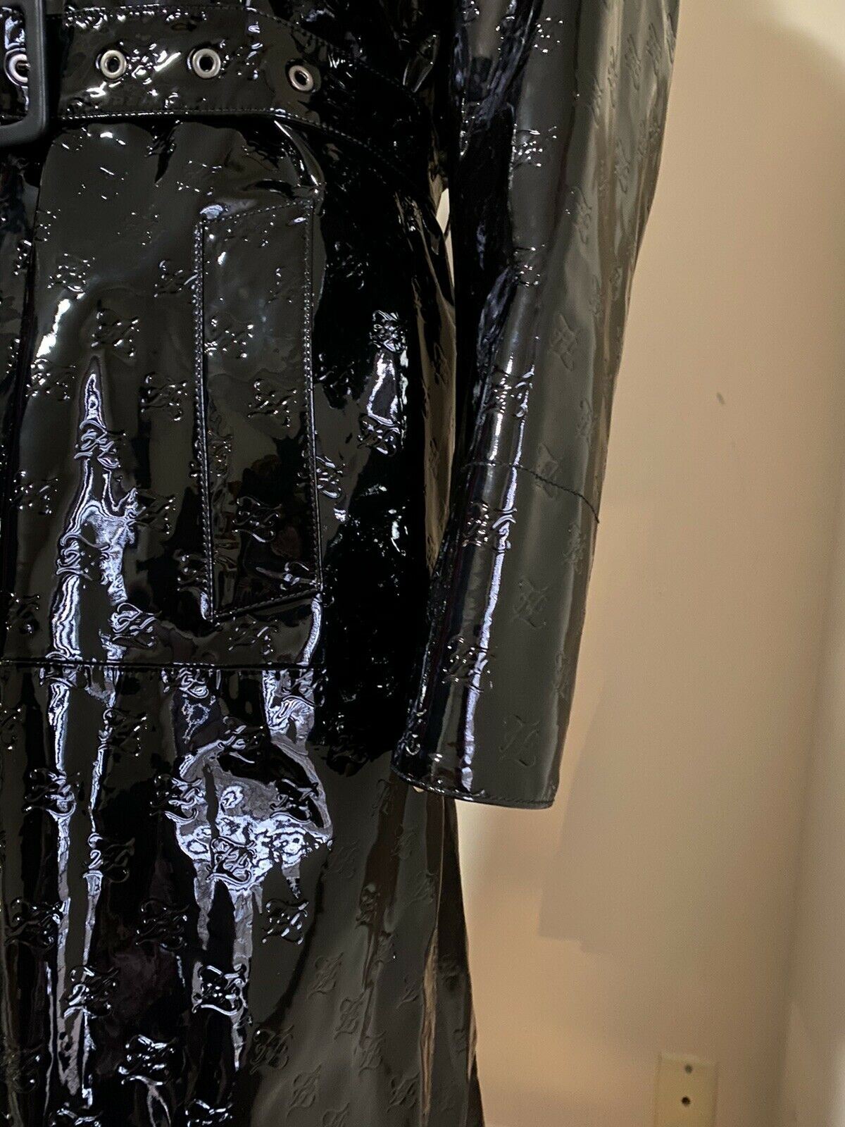 Новый женский плащ Fendi из лакированной кожи с тиснением FF, черный 6 US/42 It, $8400